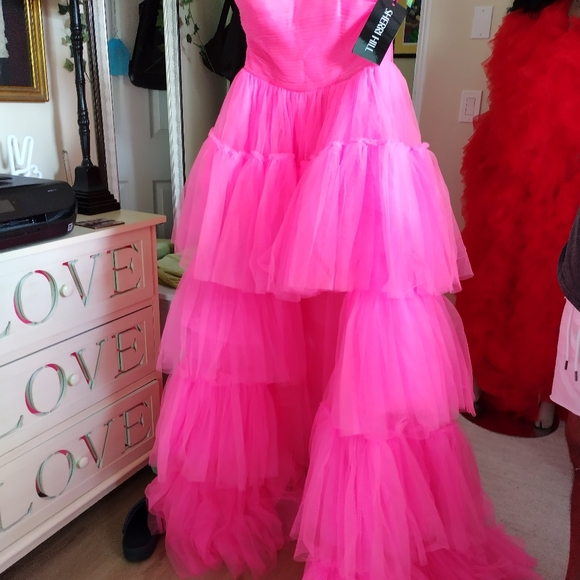 Formal Dress - Picture 1 of 4